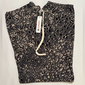Sundry Animal Print Terry Lined Joggers in Gray/Black/Khaki Size 2 (Med)